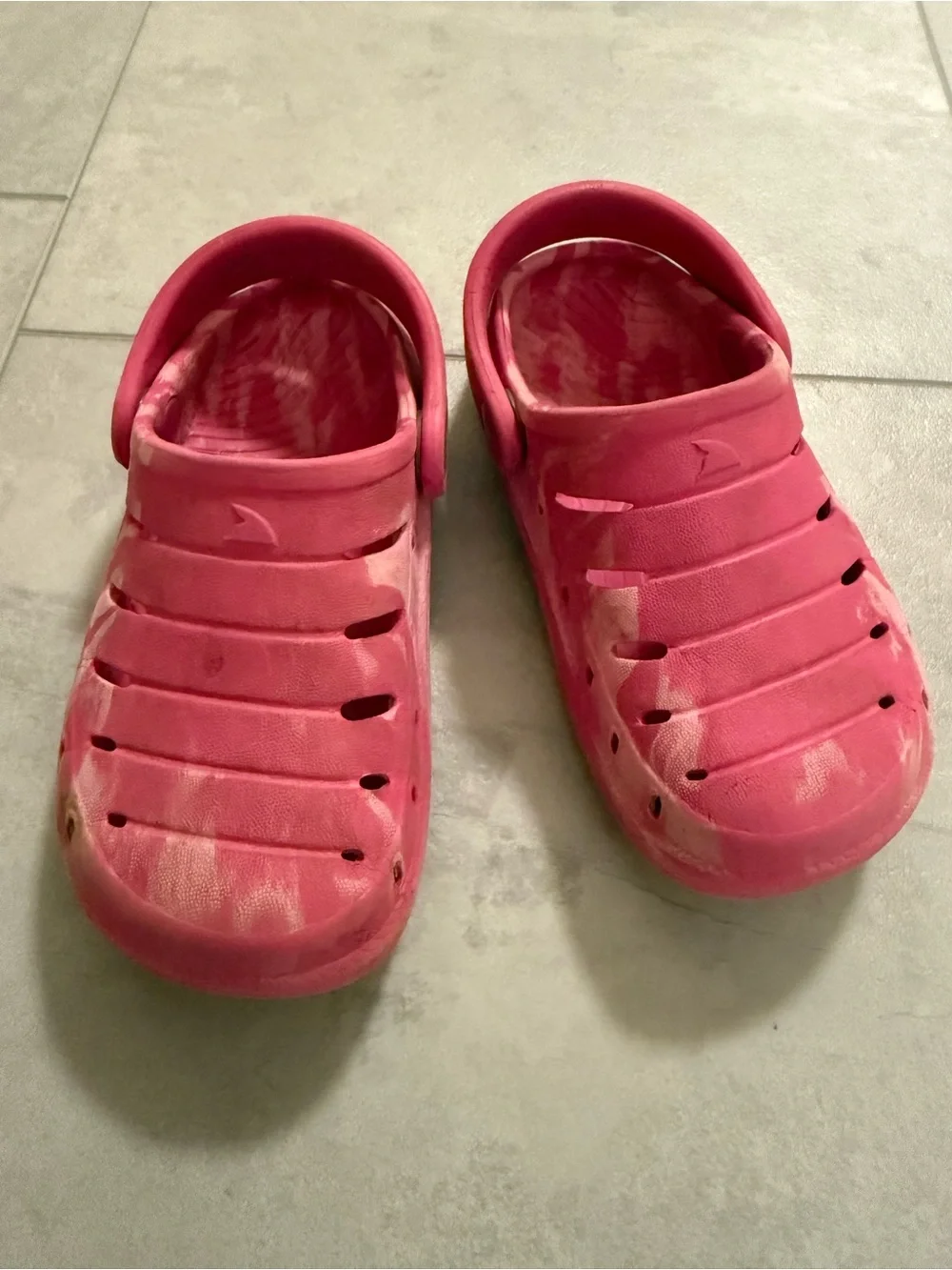 Girls Size 7 Croc Bright Pink Slip-On Water Clogs